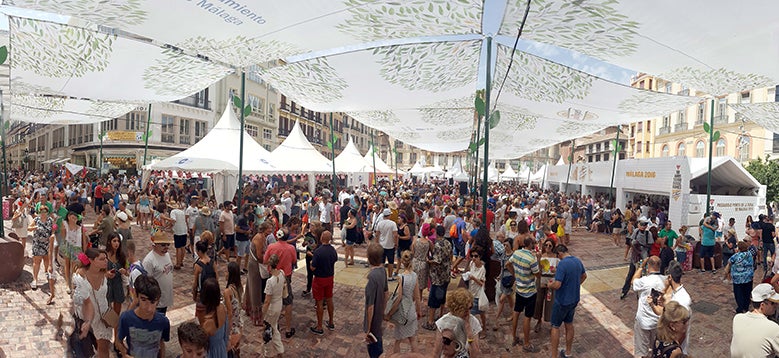 Bailes y cantes resuenan en el martes de feria en el Centro