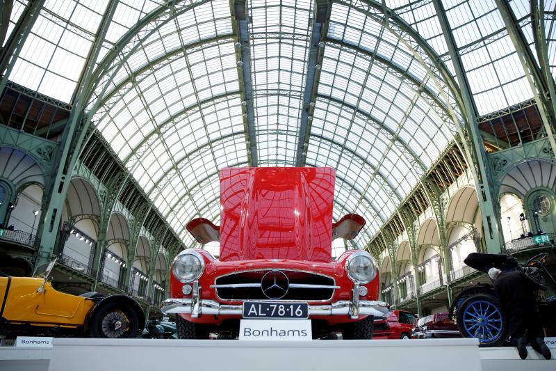 Los coches vintage más espectaculares se citan en París