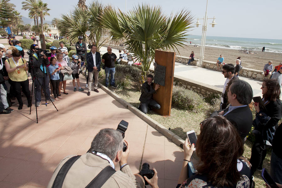 Leonardo Sbaraglia descubre el monolito del Premio Málaga-SUR