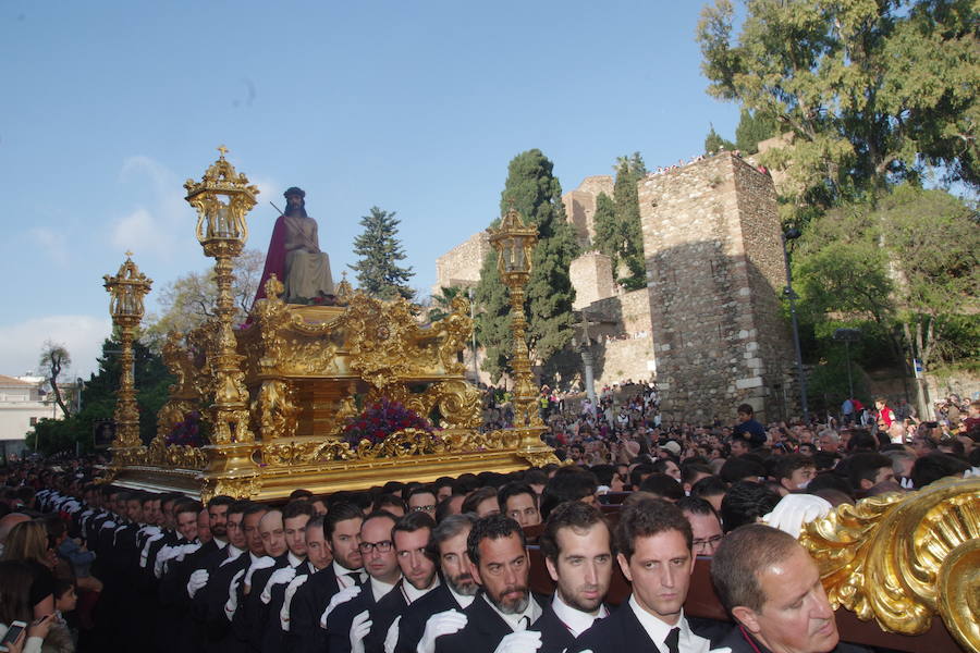 Estudiantes procesiona por Málaga