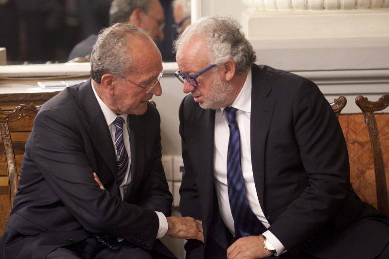 Fotos de la entrega de la Medalla de la Orden del Imperio Británico a Fernando Francés