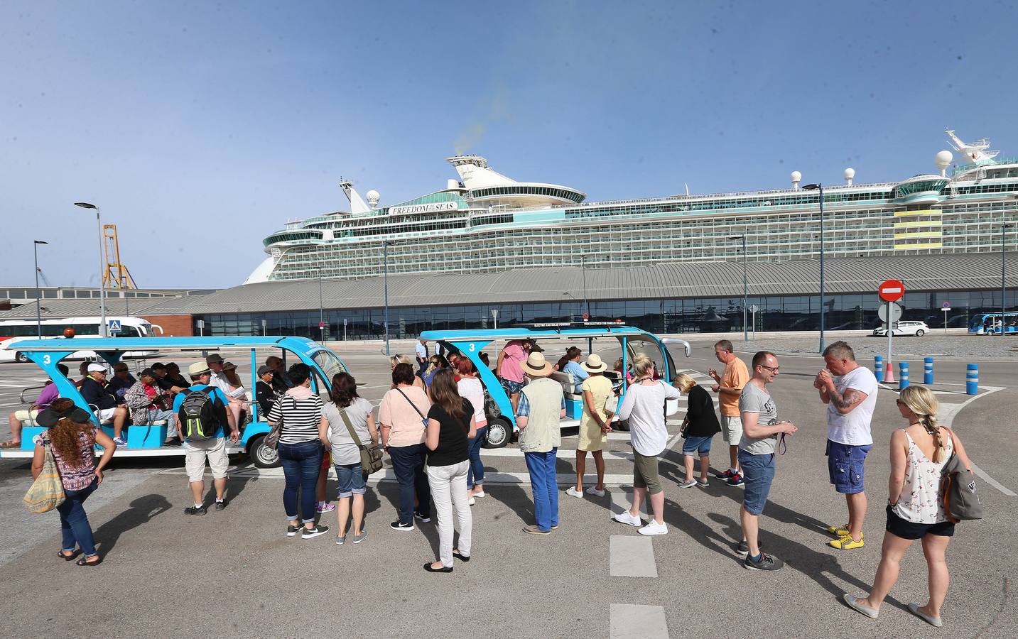 Las mejores imágenes del crucero 'Freedom of the seas', atracado en Málaga