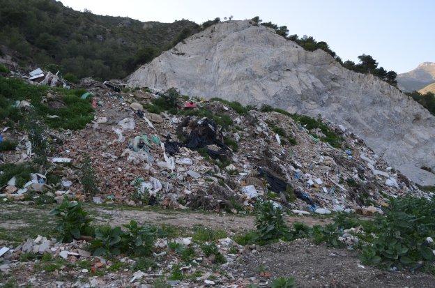 La causa por el vertedero de Nerja suma 39 investigados, entre ellos la alcaldesa y su antecesor
