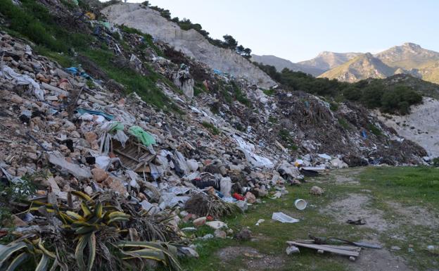 Armijo autorizó en 1998 los primeros vertidos de escombros en la cantera del río de la Miel de Nerja