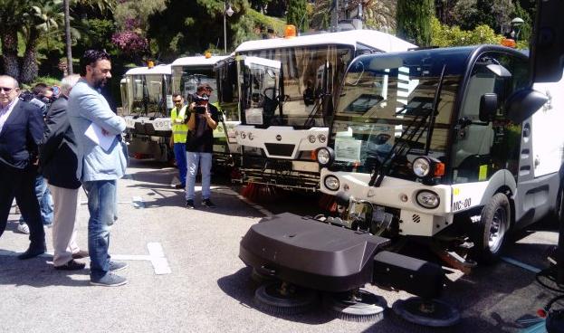 Limasa refuerza la limpieza por la tarde en los paseos marítimos y las plazas de los barrios