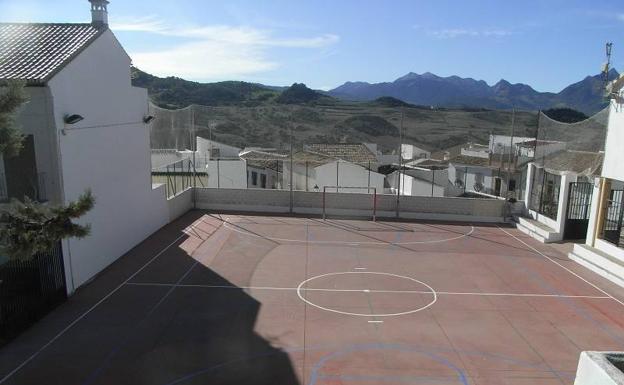 Roban ordenadores y el dinero de un viaje de fin de curso en el colegio de Montecorto