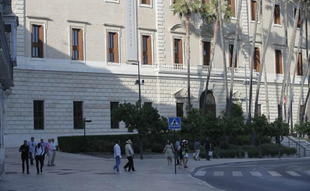 Los defensores de 'La Aduana para Málaga' califican de «nefasto» el horario de verano