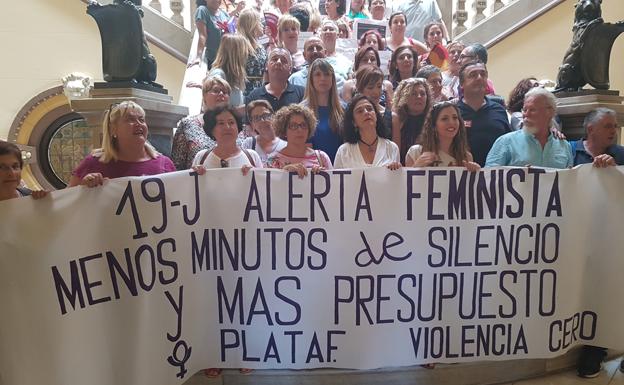 Encierro en el Ayuntamiento de Málaga para exigir más inversión en la lucha contra la violencia machista