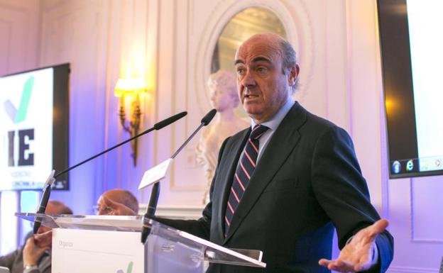 De Guindos minimiza el uso de información privilegiada en Popular porque la salida de depósitos fue generalizada