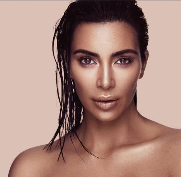 Kim Kardashian, acusada de racismo por la publicidad de su maquillaje