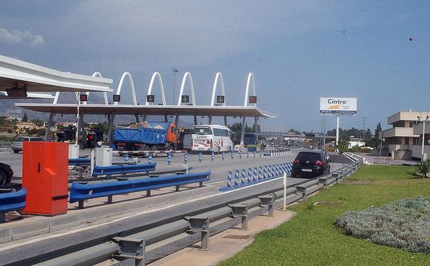 El PSOE insta a Fomento a que aplique la ley para bajar las tarifas de la autopista de peaje de La Costa del Sol