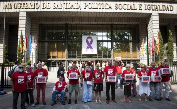 Las comunidades reclaman el dinero prometido por Sanidad para la Hepatitis C