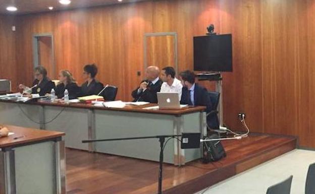 Elevan la pena al condenado por matar a su vecino tras una discusión en el garaje