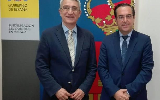 Costas estudia recortar los espigones y aportar gravilla para salvar los escollos de la nueva playa de los Baños del Carmen