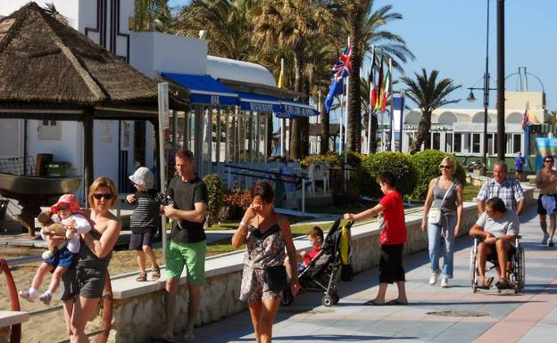 Torremolinos apercibe a sus chiringuitos ante las quejas por ruido y horarios