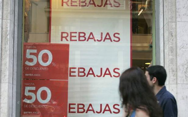 Las grandes cadenas inician las rebajas el viernes para adelantarse a las vacaciones