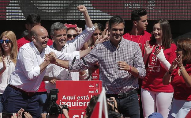 La batalla por Málaga provoca fisuras en los sanchistas
