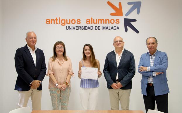 Conceden una beca de la UMA a una hermana de la Cofradía de los Estudiantes