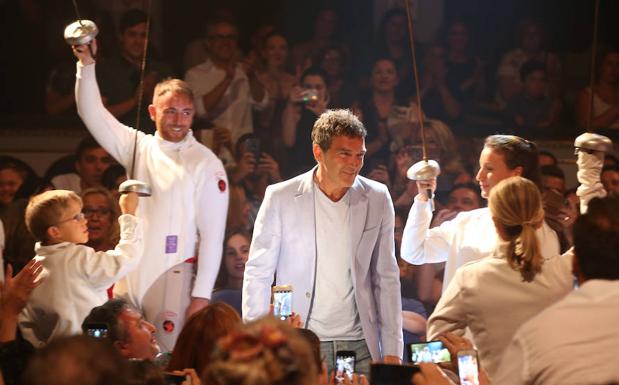 Banderas se vuelca con el teatro malagueño y marca distancia con los proyectos públicos