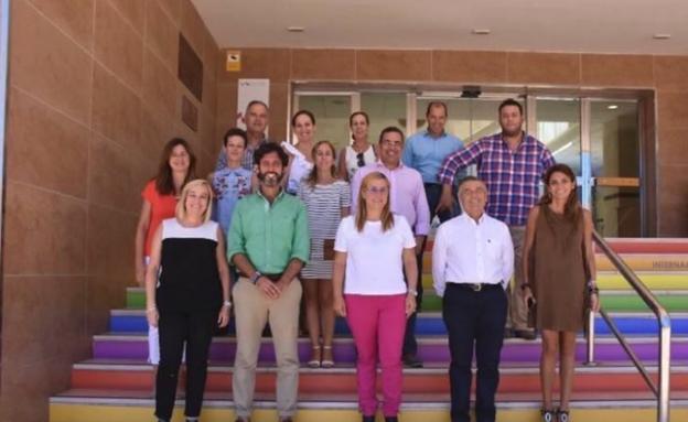 Polémica por unos gestos obscenos de un edil del PP de Fuengirola en la sesión de fotos del Orgullo
