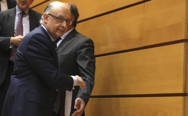 El PSOE se niega a reunirse con Montoro para hablar del techo de gasto