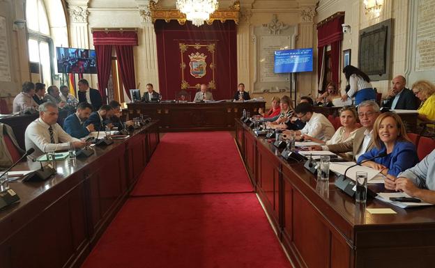 Directo | El pleno aborda el debate sobre la imposición de tasas a los apartamentos turísticos
