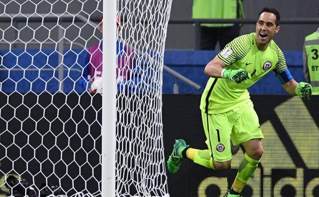 Bravo y Ter Stegen, el reencuentro de dos viejos compañeros y rivales