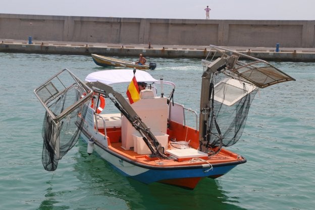 Once barcos quitanatas mantendrán limpias las playas de la Costa del Sol