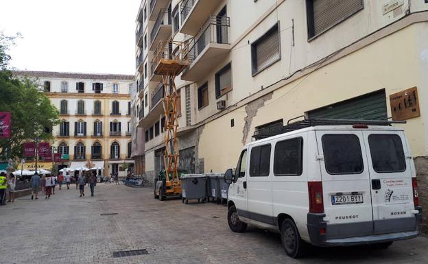 El Ayuntamiento clausurará las ventanas del Astoria para evitar que entren pájaros