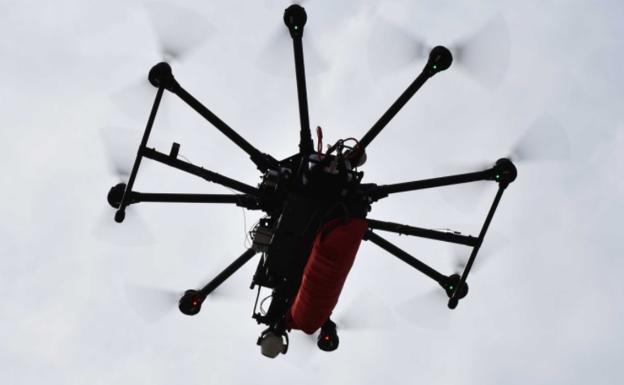 Fuengirola incorpora un sistema pionero de rescate en la playa mediante dron