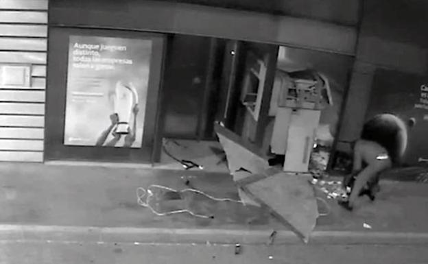 Cae una banda especializada en reventar cajeros automáticos con pólvora en Málaga