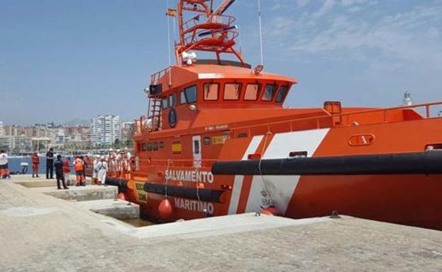 Encuentran el cuerpo sin vida de un hombre a 33 millas de la costa malagueña