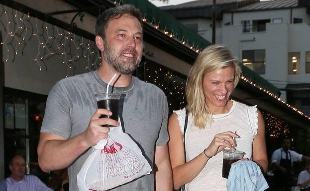 Ben Affleck ya tiene nueva novia: se llama Lindsay Hookus