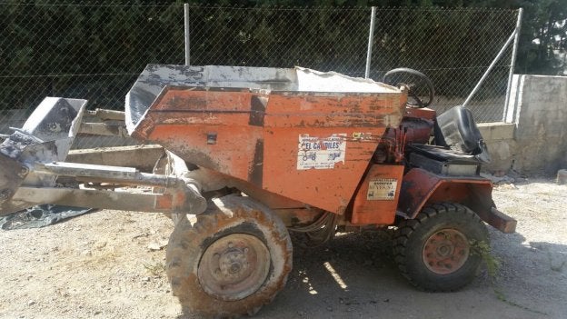Muere un trabajador tras volcar un dumper en las obras de una piscina ilegal en Cútar