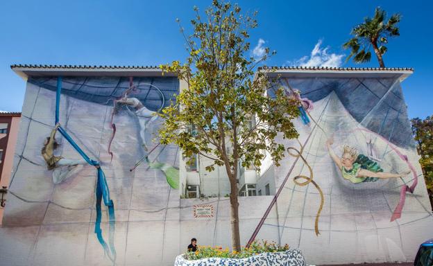 Estepona crea el primer mural braille de gran formato en un edificio