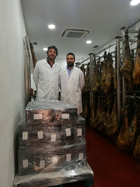 Los jamones ibéricos de bellota y castaña de la Serranía viajan a Hong Kong