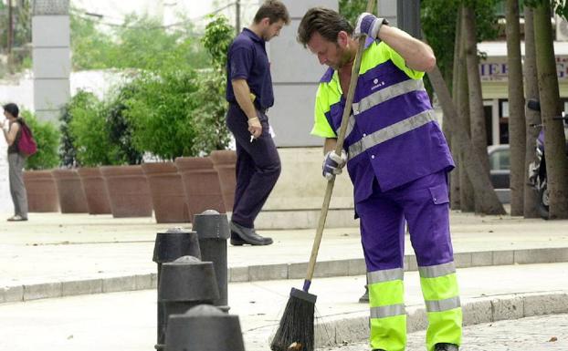 El Ayuntamiento paga la productividad a los trabajadores de Limasa