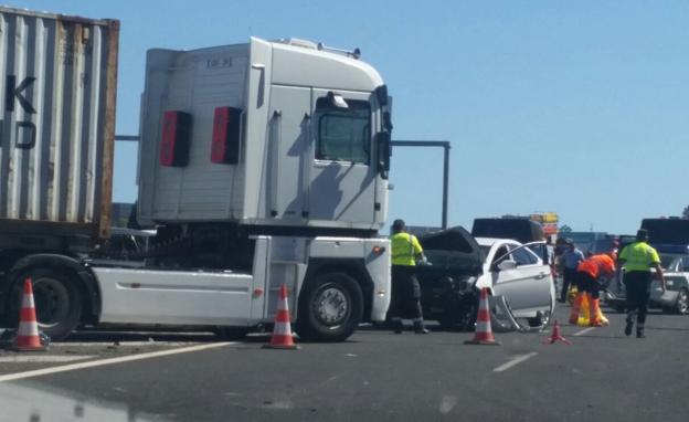 Retenciones en la autovía y autopista por la recreación del accidente en el que murieron tres personas