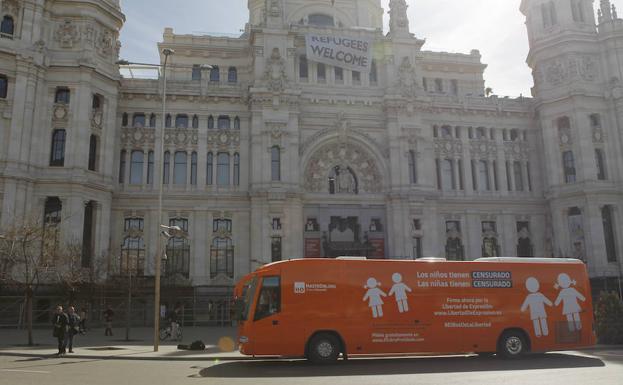 La Audiencia de Madrid permite otra vez circular al autobús de HazteOír