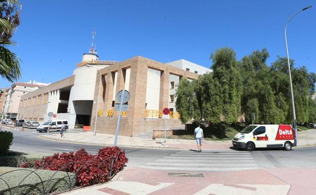 Un padre, agredido en la puerta de la Comisaría de Málaga por su hijo tras arrepentirse de denunciarlo por maltrato