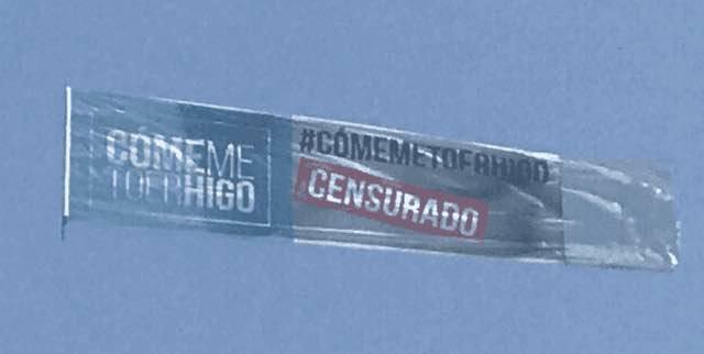 La polémica campaña sexista vuelve a sobrevolar las playas de Vélez-Málaga