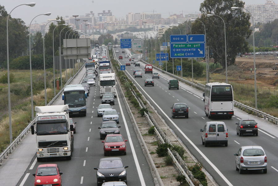 Retenciones en la A-7 por un accidente de alcance y la operación salida