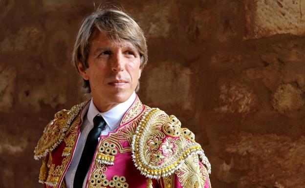 El Cordobés y Rivera Ordóñez, a hombros en Fuengirola