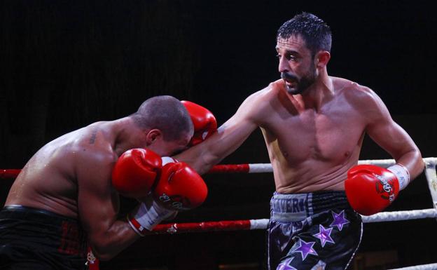 Clavero se corona campeón de España superwelter en el Holiday World de Benalmádena