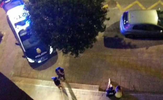 Atacan a un menor de 14 años con un hacha para robarle el teléfono móvil