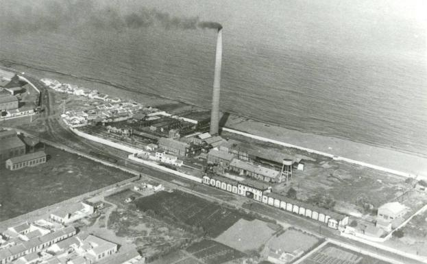 Cuando la 'Torre Mónica' fue la chimenea de Los Guindos