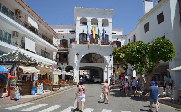 El PP apremia a Ciudadanos a firmar la moción de censura para desalojar al tripartito de PSOE, IU y Podemos en Nerja