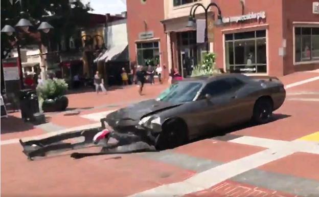 El detenido por el atropello en Charlottesville participó en la marcha neonazi