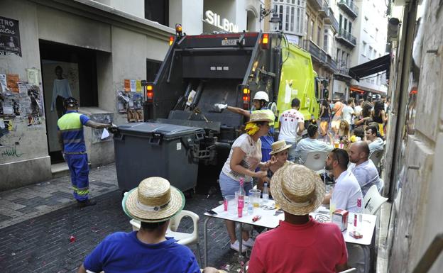 Fotos | Así quedó el Centro de Málaga tras la primera jornada de feria