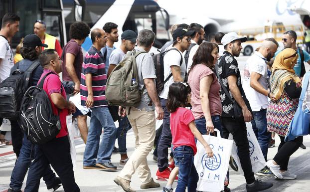 España ha acogido a 1.888 refugiados con la llegada hoy de un nuevo grupo de 164